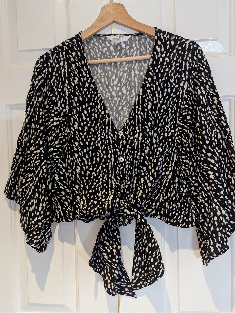 Black White Abstract Print Tie Front Kimono Sleeve V Neck Button Down Top Shirt